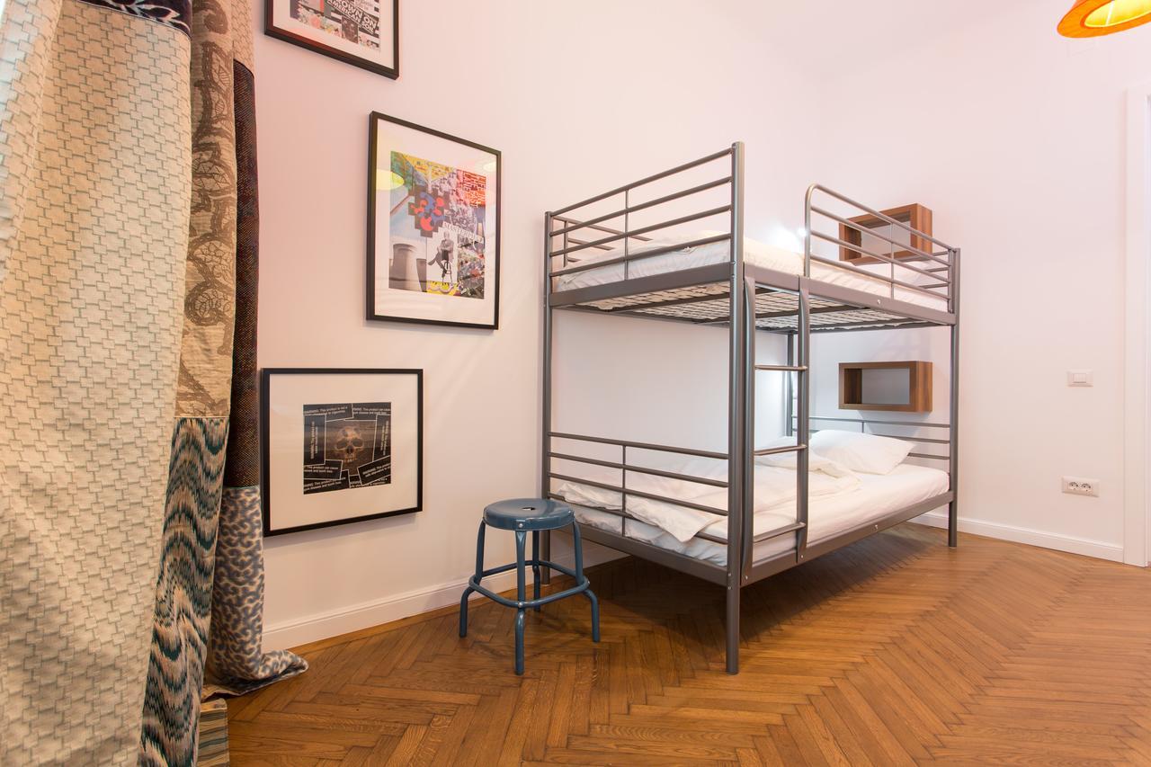 First Hostel บูคาเรสต์ ภายนอก รูปภาพ